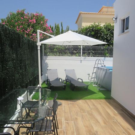 Villa Moradia Geminada V2- Piscina Privada à Quarteira Extérieur photo